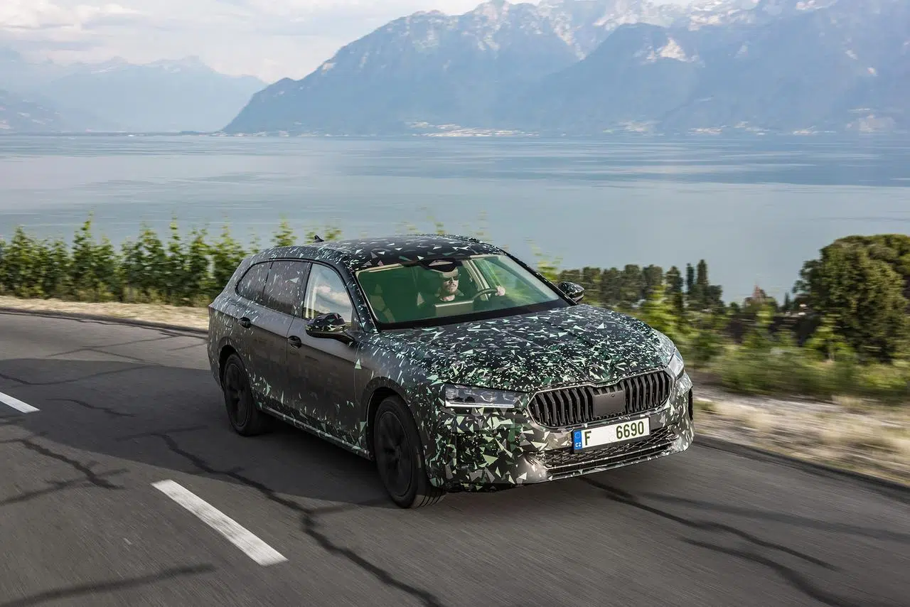 Skoda Superb 2024 prototipo