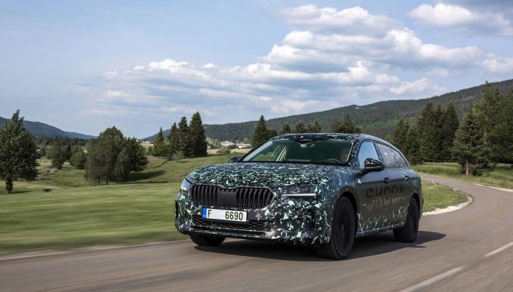 Skoda Superb 2024: il brand svela alcune specifiche della prossima generazione - Foto 14 di 33
