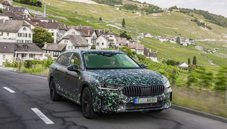 Skoda Superb 2024: il brand svela alcune specifiche della prossima generazione - Foto 10 di 33