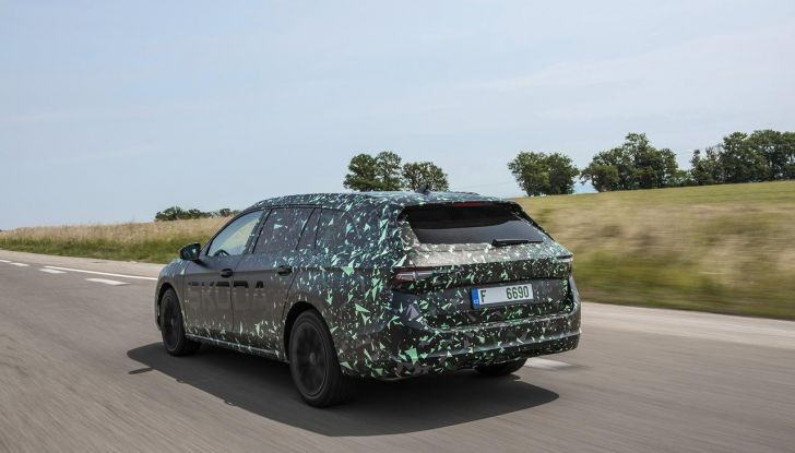 Skoda Superb 2024: il brand svela alcune specifiche della prossima generazione - Foto 12 di 33
