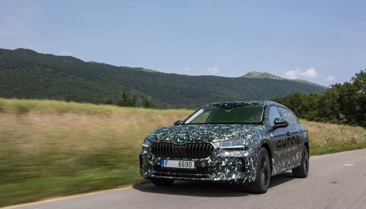 Skoda Superb 2024: il brand svela alcune specifiche della prossima generazione - Foto 11 di 33