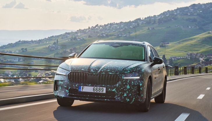 Skoda Superb 2024: il brand svela alcune specifiche della prossima generazione - Foto 31 di 33