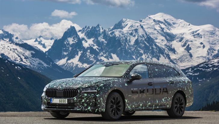 Skoda Superb 2024: il brand svela alcune specifiche della prossima generazione - Foto 2 di 33