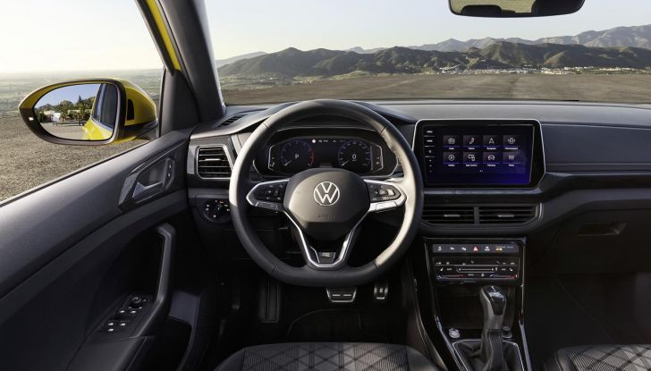 Volkswagen T-Cross 2024: svelato il nuovo restyling del SUV compatto - Foto 15 di 32