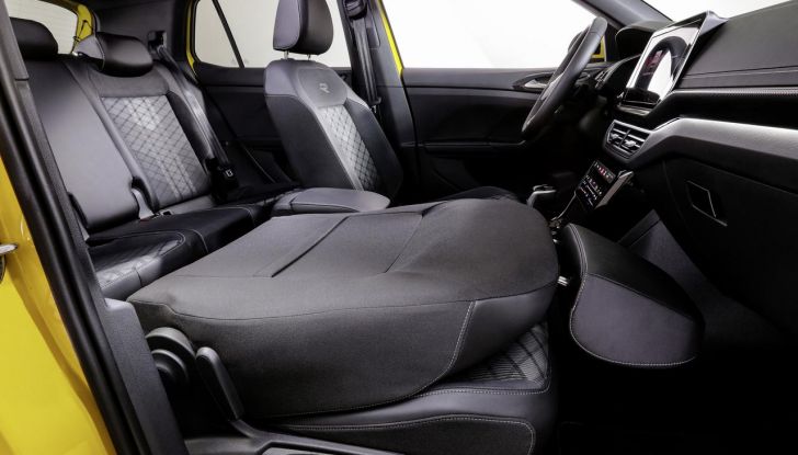 Volkswagen T-Cross 2024: svelato il nuovo restyling del SUV compatto - Foto 27 di 32