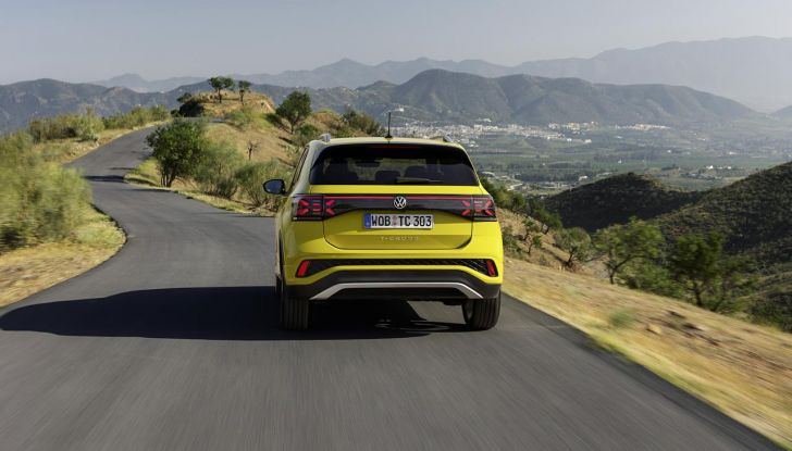 Volkswagen T-Cross 2024: svelato il nuovo restyling del SUV compatto - Foto 6 di 32