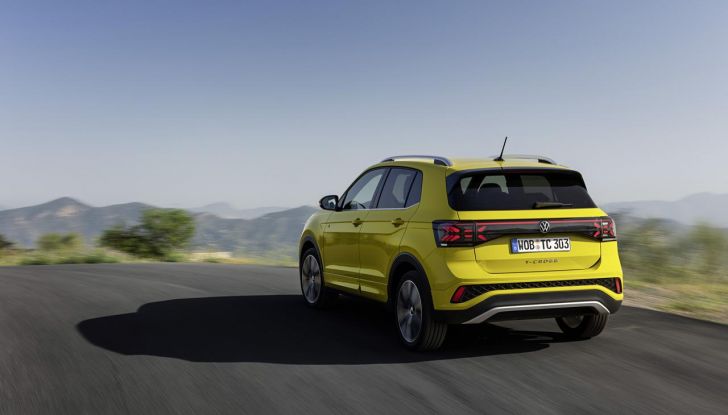 Volkswagen T-Cross 2024: svelato il nuovo restyling del SUV compatto - Foto 2 di 32