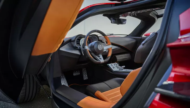 Alfa Romeo 33 Stradale: l’iconica vettura rinasce in soli 33 esemplari - Foto 17 di 18