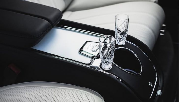 Bentayga Mulliner: passo lungo la nuova ammiraglia di Bentley - Foto 7 di 8