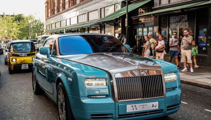 Citroën Ami: un esemplare oro sfila sulle strade di Londra - Foto 10 di 29