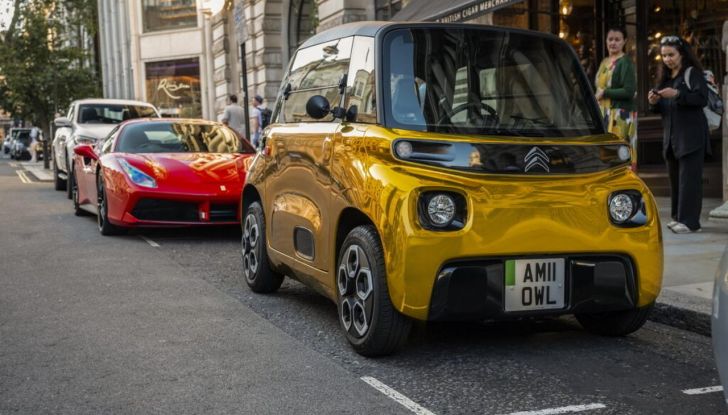 Citroën Ami: un esemplare oro sfila sulle strade di Londra - Foto 11 di 29