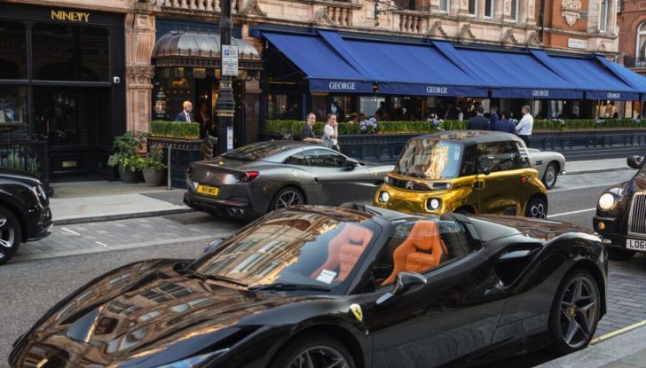 Citroën Ami: un esemplare oro sfila sulle strade di Londra - Foto 12 di 29