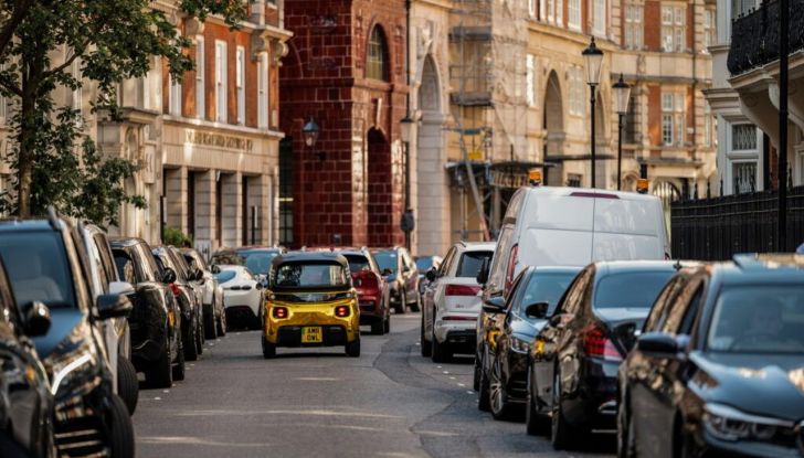 Citroën Ami: un esemplare oro sfila sulle strade di Londra - Foto 16 di 29