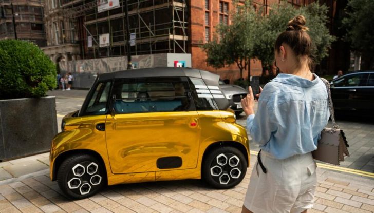 Citroën Ami: un esemplare oro sfila sulle strade di Londra - Foto 17 di 29