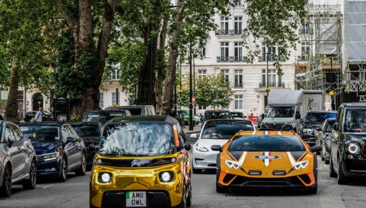 Citroën Ami: un esemplare oro sfila sulle strade di Londra - Foto 19 di 29