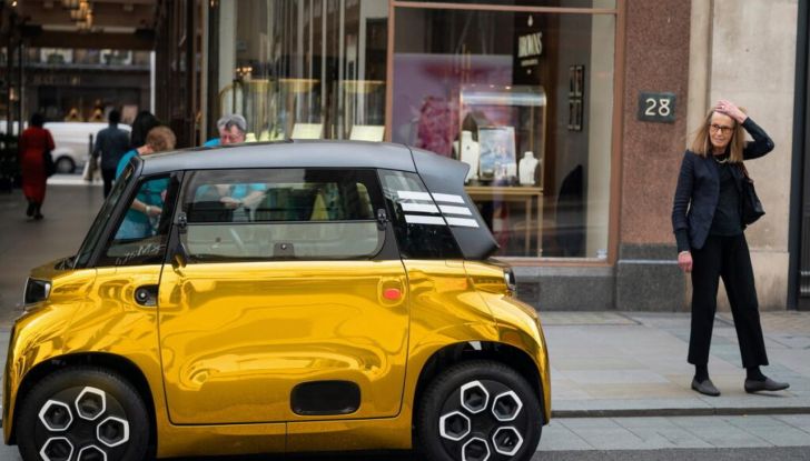 Citroën Ami: un esemplare oro sfila sulle strade di Londra - Foto 3 di 29