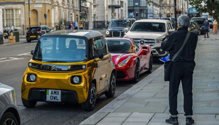 Citroën Ami: un esemplare oro sfila sulle strade di Londra - Foto 20 di 29