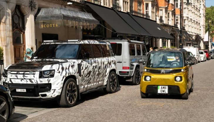 Citroën Ami: un esemplare oro sfila sulle strade di Londra - Foto 28 di 29