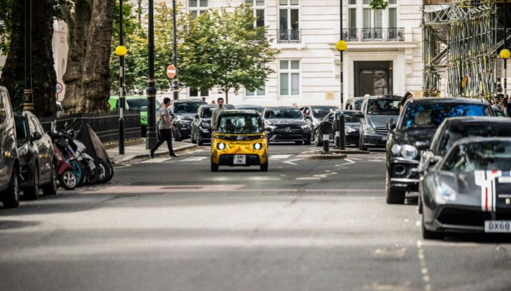 Citroën Ami: un esemplare oro sfila sulle strade di Londra - Foto 4 di 29