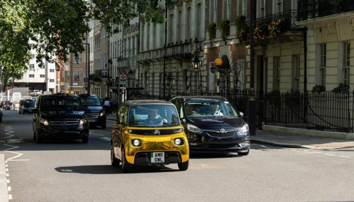 Citroën Ami: un esemplare oro sfila sulle strade di Londra - Foto 9 di 29