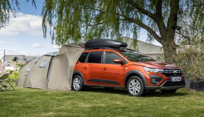 Dacia Jogger diventa un mini camper grazie al Pack Sleep