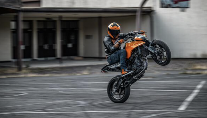 KTM presenta le nuove 125 e 390 Duke 2024 - Foto 3 di 15