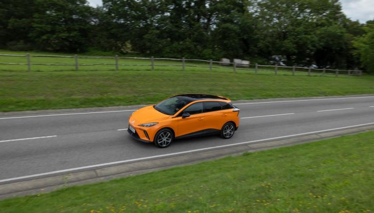 MG4 Extended Range: MG Motor aggiorna la sua vettura con più autonomia - Foto 5 di 9