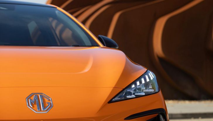 MG4 Extended Range: MG Motor aggiorna la sua vettura con più autonomia - Foto 8 di 9