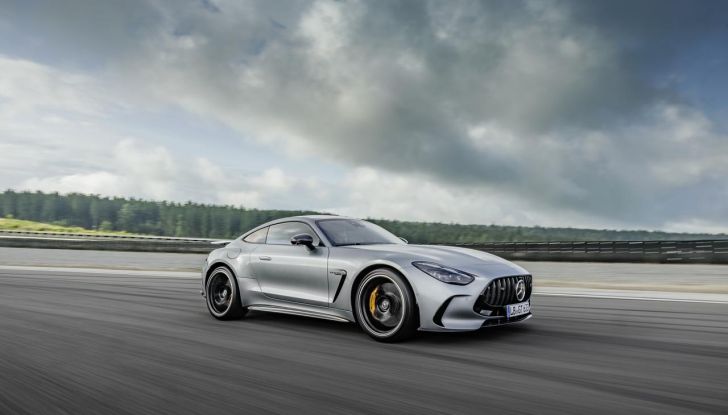Mercedes-AMG GT 2024: debutta la nuova generazione della coupé sportiva - Foto 27 di 70