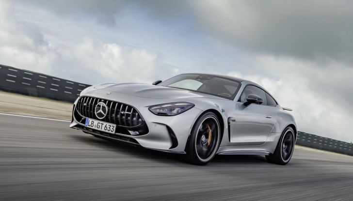 Mercedes-AMG GT 2024: debutta la nuova generazione della coupé sportiva - Foto 18 di 70
