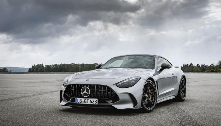 Mercedes-AMG GT 2024: debutta la nuova generazione della coupé sportiva - Foto 35 di 70