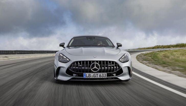 Mercedes-AMG GT 2024: debutta la nuova generazione della coupé sportiva - Foto 25 di 70