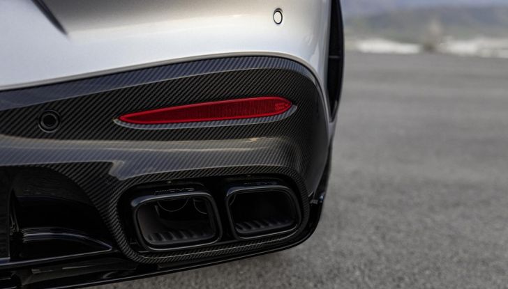 Mercedes-AMG GT 2024: debutta la nuova generazione della coupé sportiva - Foto 43 di 70