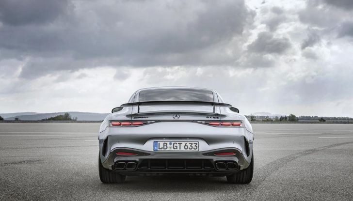 Mercedes-AMG GT 2024: debutta la nuova generazione della coupé sportiva - Foto 41 di 70
