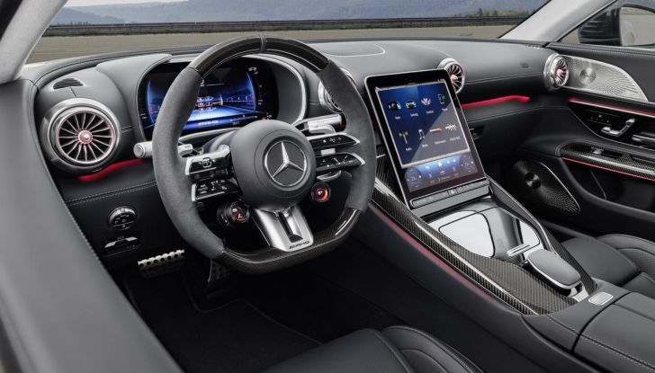 Mercedes-AMG GT 2024: debutta la nuova generazione della coupé sportiva - Foto 55 di 70