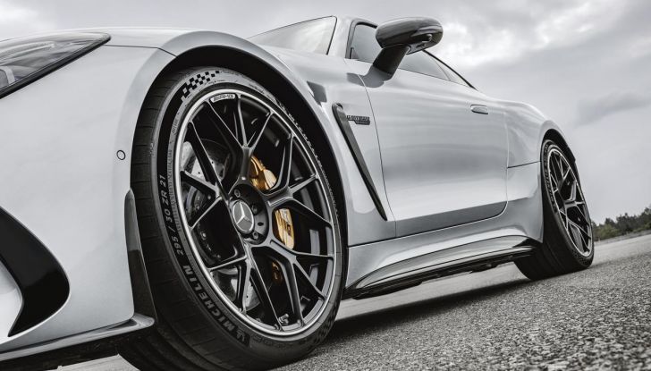 Mercedes-AMG GT 2024: debutta la nuova generazione della coupé sportiva - Foto 46 di 70