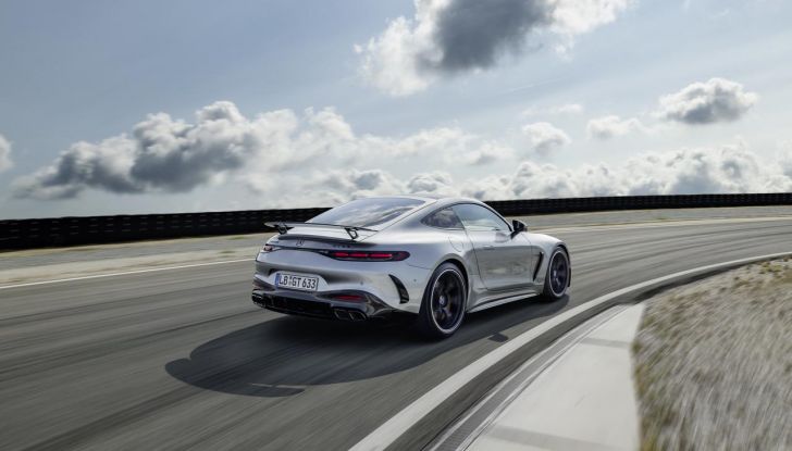 Mercedes-AMG GT 2024: debutta la nuova generazione della coupé sportiva - Foto 20 di 70