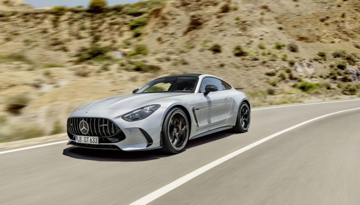Mercedes-AMG GT 2024: debutta la nuova generazione della coupé sportiva - Foto 2 di 70