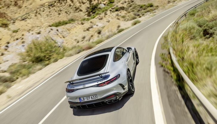 Mercedes-AMG GT 2024: debutta la nuova generazione della coupé sportiva - Foto 4 di 70