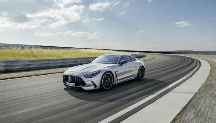 Mercedes-AMG GT 2024: debutta la nuova generazione della coupé sportiva - Foto 16 di 70