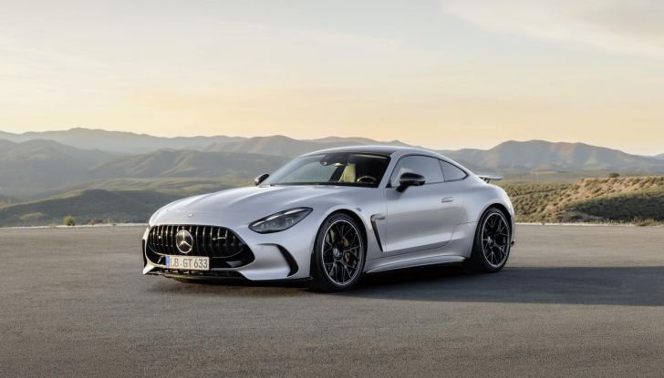 Mercedes-AMG GT 2024: debutta la nuova generazione della coupé sportiva - Foto 7 di 70