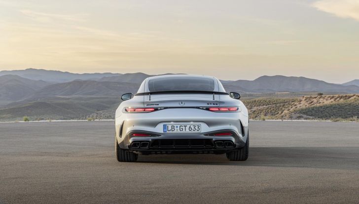 Mercedes-AMG GT 2024: debutta la nuova generazione della coupé sportiva - Foto 9 di 70