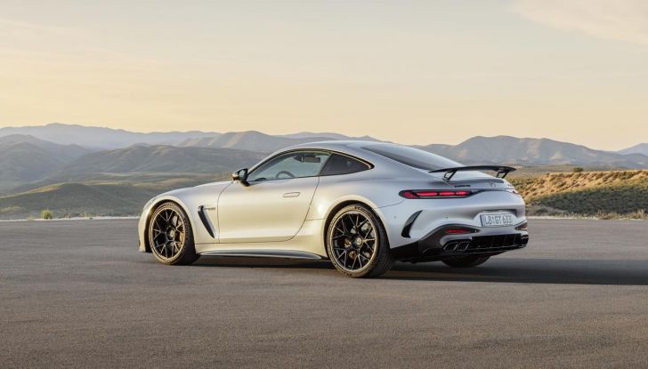 Mercedes-AMG GT 2024: debutta la nuova generazione della coupé sportiva - Foto 8 di 70