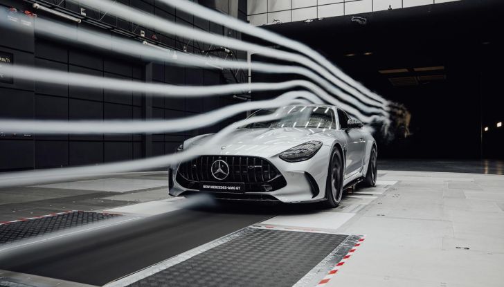 Mercedes-AMG GT 2024: debutta la nuova generazione della coupé sportiva - Foto 62 di 70