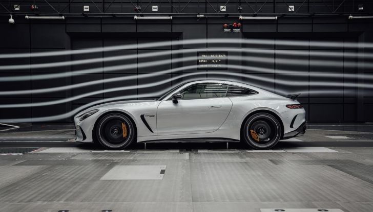 Mercedes-AMG GT 2024: debutta la nuova generazione della coupé sportiva - Foto 63 di 70