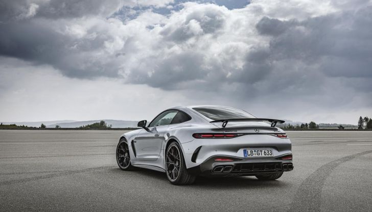 Mercedes-AMG GT 2024: debutta la nuova generazione della coupé sportiva - Foto 39 di 70
