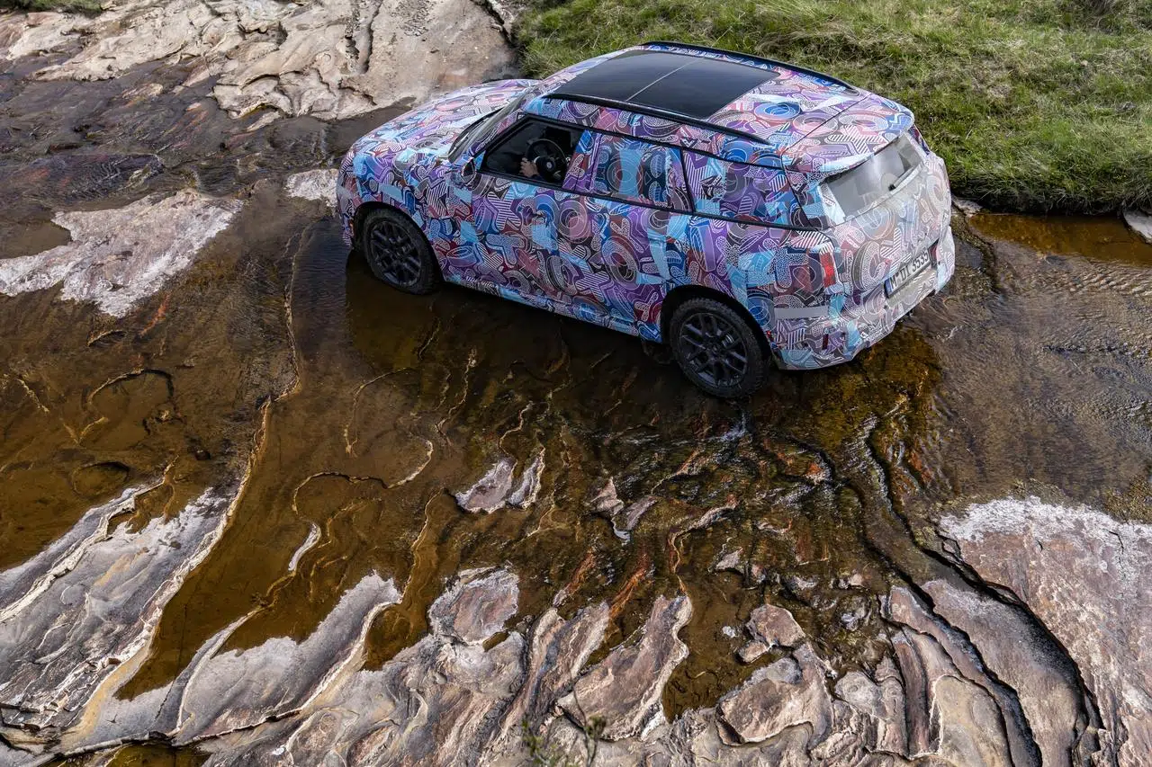 Mini Countryman 2024 prototipo Highlands scozzesi