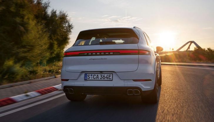 Porsche Cayenne Turbo E-Hybrid: svelata la Cayenne più potente di sempre - Foto 15 di 34