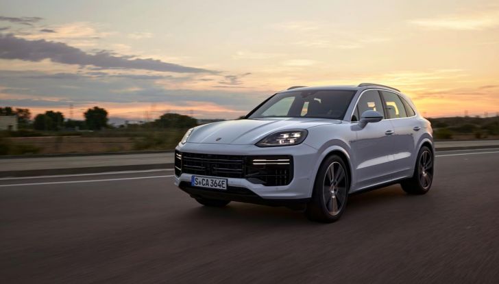 Porsche Cayenne Turbo E-Hybrid: svelata la Cayenne più potente di sempre - Foto 22 di 34