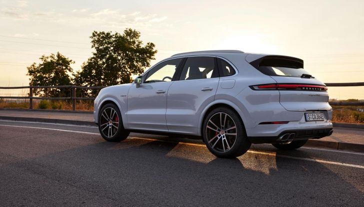 Porsche Cayenne Turbo E-Hybrid: svelata la Cayenne più potente di sempre - Foto 21 di 34
